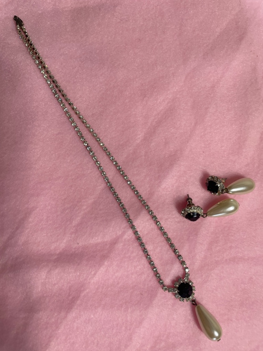 Vintage Rhinestone With Black Gem Necklace And Earrings. Beautiful Fun Jewelry.
